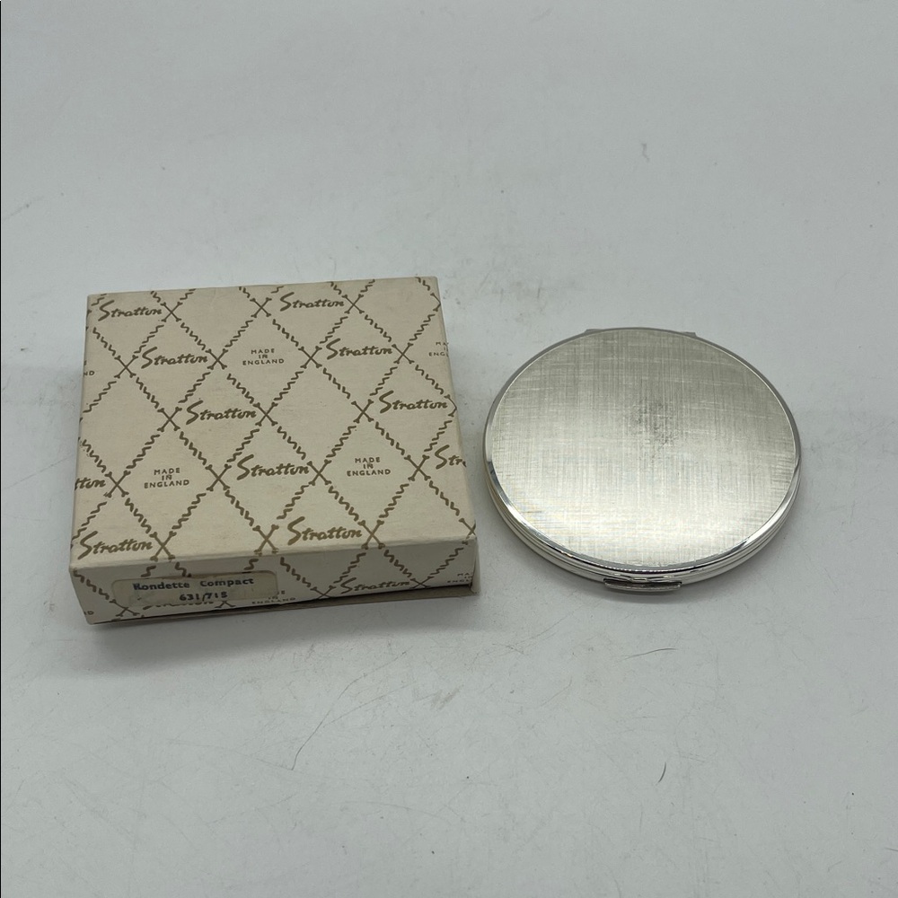 Stratton Rondette Silver Compact